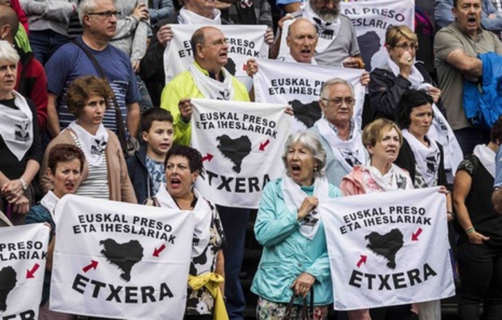Presoen aldeko elkarretaratza.