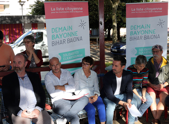 Bihar Baiona hautagaitzako kideek Etchetorekin akordioa egin dute bigarren itzulirako. (Bob EDME)