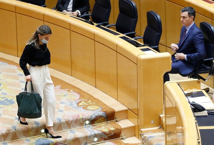 La ministra española de Trabajo, Yolanda Díaz, en una sesión del Senado. (Andrés BALLESTEROS| AFP)