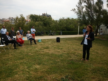 Nathalie Motsch lors de sa conférence de presse mardi 2 juin au plateau de l'Atalaye. © Anaiz Aguirre Olhagaray