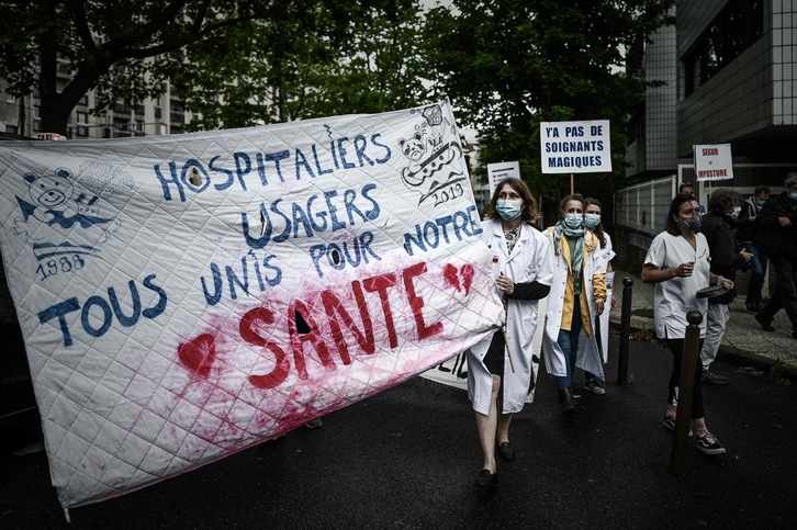 Movilización hoy en apoyo a la sanidad pública, donde se ha dado a conocer la huelga para el 16 de junio.(Philippe LOPEZ/AFP)