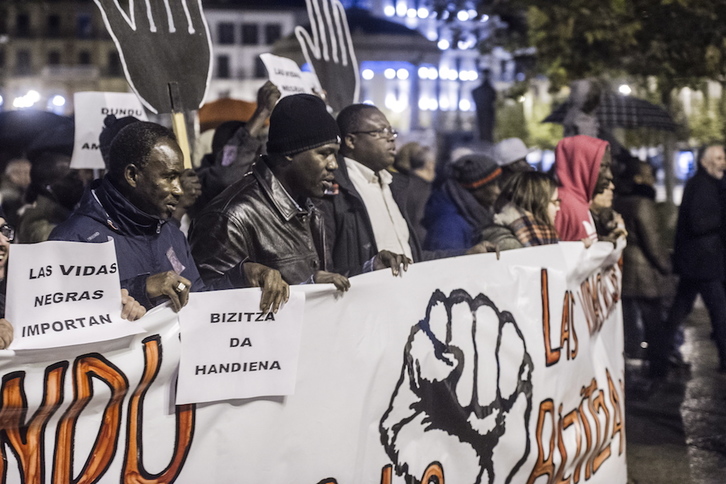 Elhadji Ndiayeren heriotza salatzeko 2016an Iruñean izandako manifestaldia. (Jagoba MANTEROLA/FOKU)