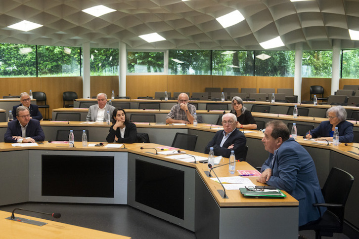 Comparecencia de la delegación vasca en la sede de la Mancomunidad, hoy en Baiona. (Guillaume FAUVEAU)