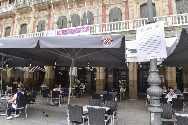 Las terrazas al aire libre amplían su aforo al 75% (Idoia ZABALETA/FOKU)