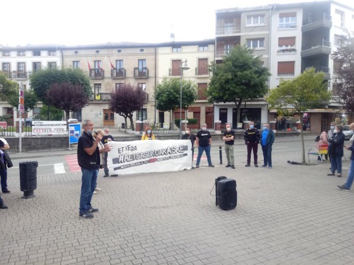 Gaurko kontzentrazioa Altsasun, bertako gazteak 1.300 egun kartzelan bete dituztela. (@AsierBeramendi)