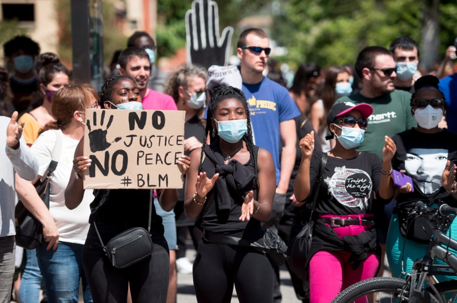 Gazteak euren aldarriekin. (Iñigo URIZ / FOKU)