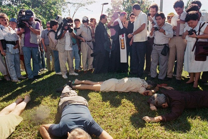 Imagen de archivo de la matanza de la UCA. (NAIZ)