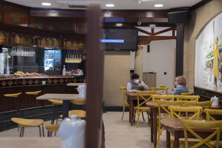 Los locales de hostelería no podrán cerrar más tarde de la 1.30 y abrir antes de las 6.00. (Gorka RUBIO/FOKU)