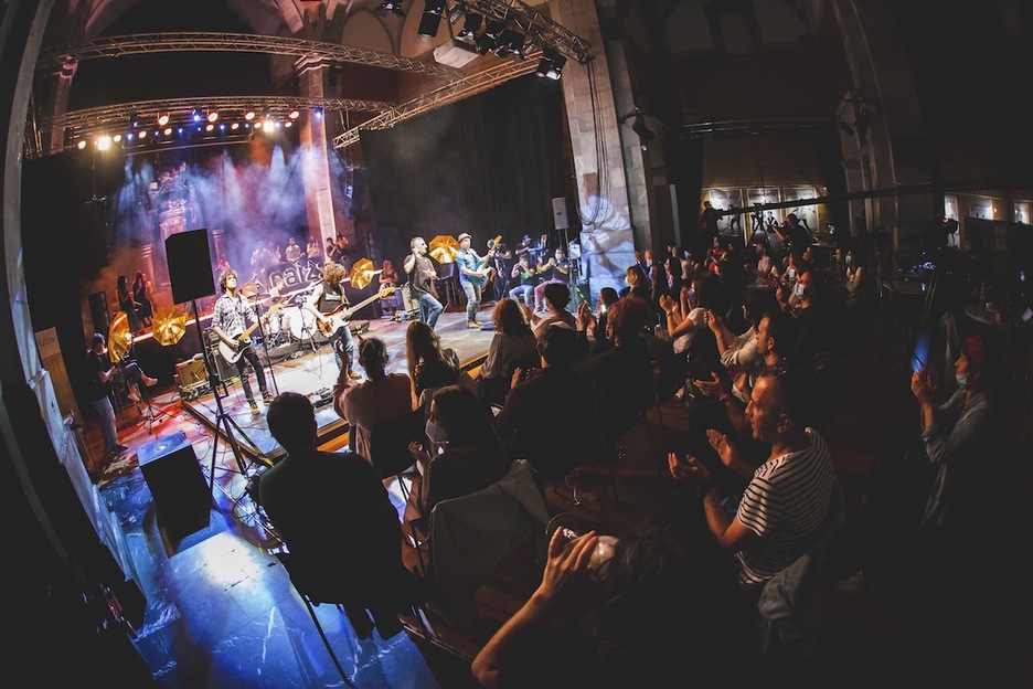 El público pudo disfrutar del concierto siguiendo las medidas de seguridad. (Gaizka PEÑAFIEL) El público pudo disfrutar del concierto siguiendo las medidas de seguridad. (Gaizka PEÑAFIEL)