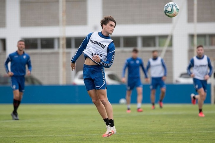 Un momento del entrenamiento de este martes en Tajonar. (C.A.OSASUNA)
