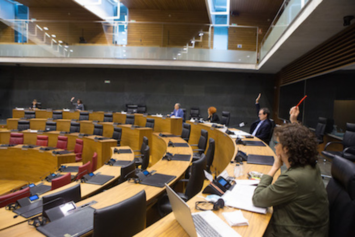 Un momento de los trabajos de la Comisión Especial sobre el Plan Reactivar. (PARLAMENTO DE NAFARROA)