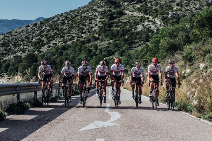 Ciclistas de UAE en un entrenamiento. (UAE)