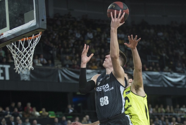 Ya se venía especulando desde antes, pero ahora es oficial que Kulboka seguirá vistiendo los colores de Bilbao Basket por dos años más. (Marisol RAMÍREZ / FOKU)