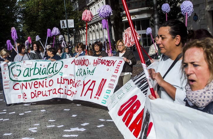 Imagen de archivo de una propesta de las trabajadoras de Garbialdi, empresa que tiene el récord de denuncias en Inspección de Trabajo. (Luis JAUREGIALTZO/FOKU)