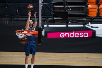 Luca vildoza espera que este Baskonia «escriba su historia» en Valencia. (J. M. CASARES / ACB PHOTO)
