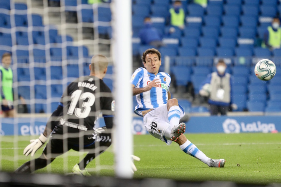 Oyarzabal cruza el 1-1, empate de la Real.