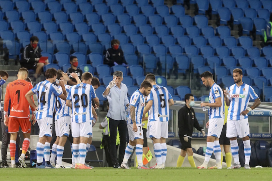 Pausa de hidratación con Imanol dando órdenes.