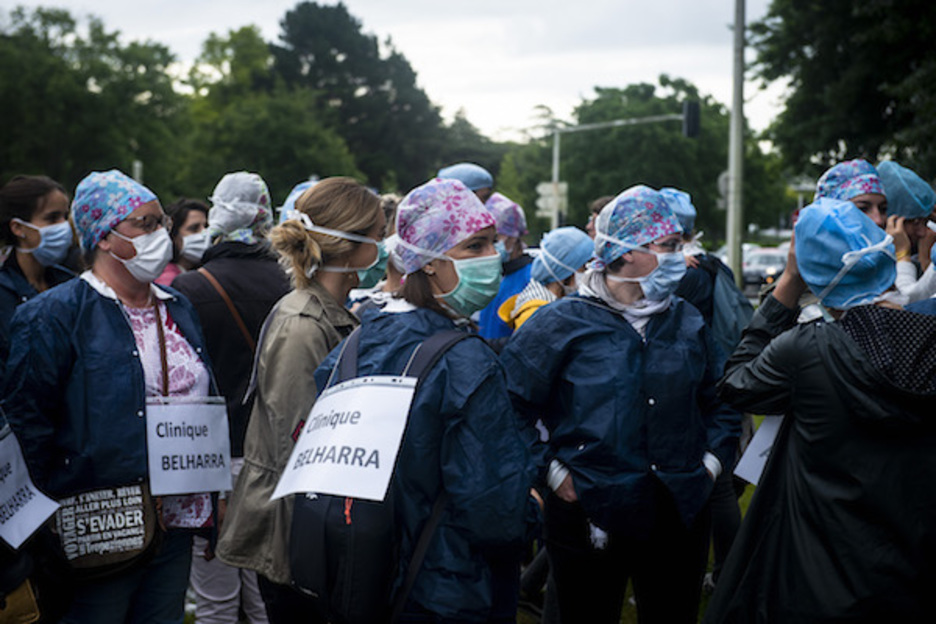 Le personnel de la clinique Belharra s’est aussi mobilisé ce mardi 16 juin. ©Guillaume Fauveau
