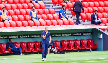 Garitano en el partido ante el Atlético en San Mamés. (Iñigo LARREINA / LA OTRA FOTO)