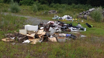 Restos depositados ilegalmente en Belartza Goikoa. (EGUZK)