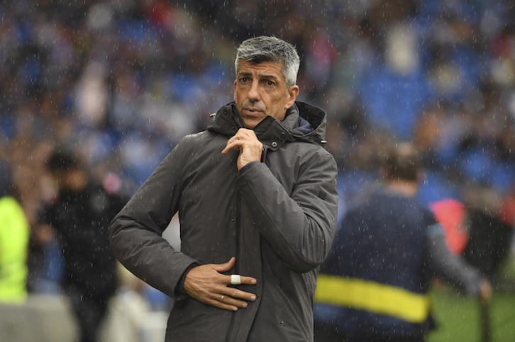 Imanol, en uno de los partidos dirigidos a su equipo esta temporada. (Juan Carlos RUIZ/FOKU)