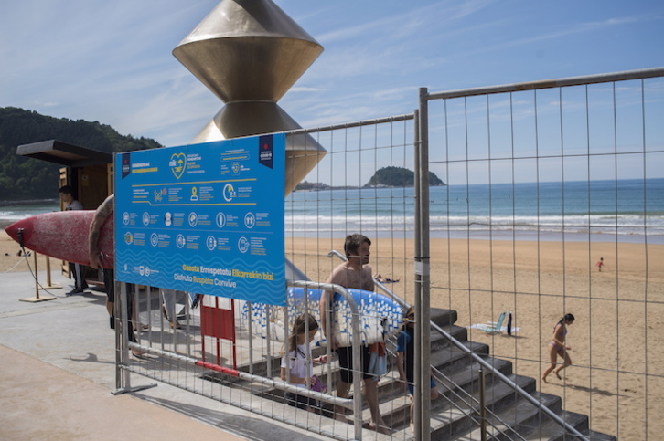 Prebentziorako gomendioak, Zarauzko hondartzan. (Gorka RUBIO/FOKU)