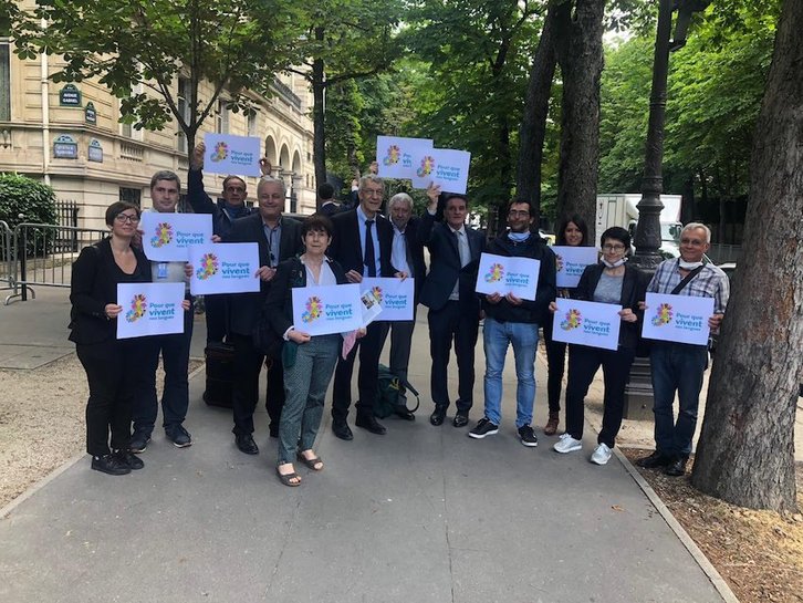 Parisen izan den hizkuntza gutxituen ordezkaritza. 