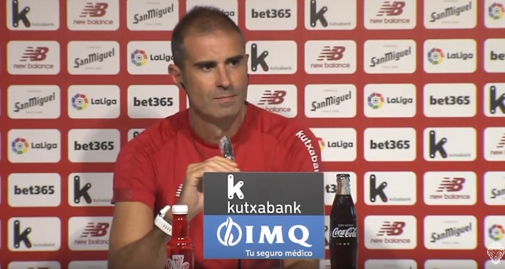 Garitano durante la rueda de prensa ofrecida antes del entrenamiento. (@AthleticClub)