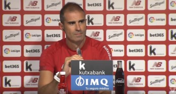 Garitano durante la rueda de prensa ofrecida antes del entrenamiento. (@AthleticClub)