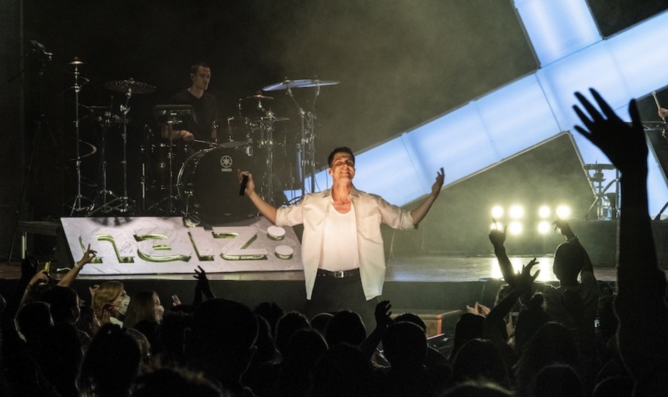 Pello Reparaz nafarraren proiektu berria, Zetak, izan da NAIZ-eko oholtzara igotzen azkena; 3.250 pantailetatik jarraitu da kontzertua. (Jon URBE | FOKU) Pello Reparaz nafarraren proiektu berria, Zetak, izan da NAIZ-eko oholtzara igotzen azkena; 3.250 pantailetatik jarraitu da kontzertua. (Jon URBE | FOKU)