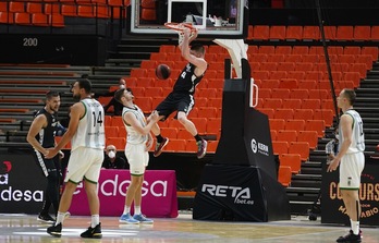 Hutsegiteak murriztu eta hurrengo partidan neurria ematea da orain Bilbao Basketen helburua. (M. POZO / ACB PHOTO)