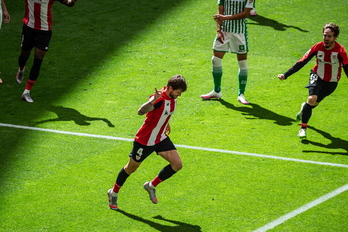 Iñigo Martínez ha marcado su primer gol con el Athletic. (Aritz LOIOLA / FOKU)