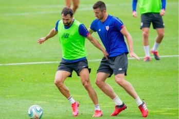 Vivian y Balenziaga durante un entrenamiento en Lezama. (@AthleticClub)