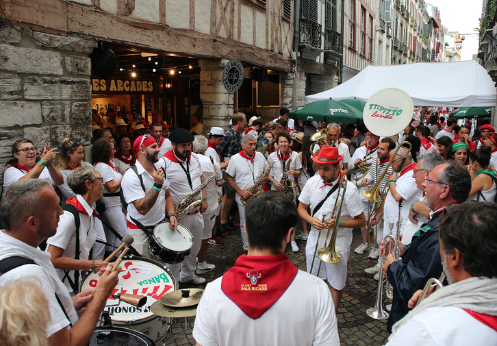 Las peñas emplazan a que esta imagen se repita, pero en 2021. (Bob EDME)