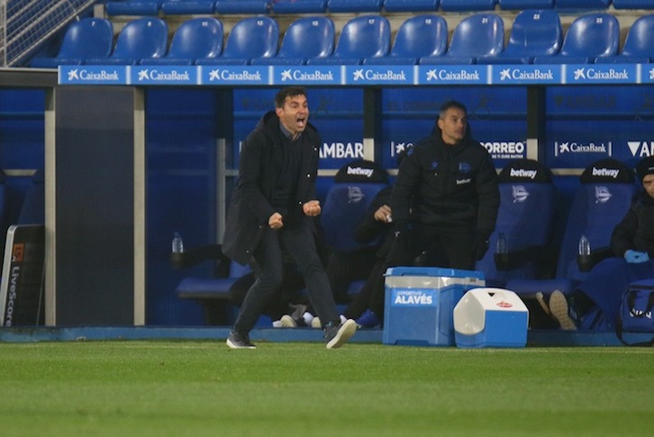 Asier Garitano, en un partido frente al Athletic, antes de llegar la pandemia. (Endika PORTILLO / FOKU)