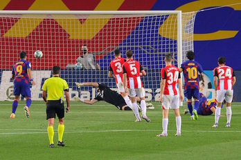 Gol de Rakitic. (Pau BARRENA / AFP)
