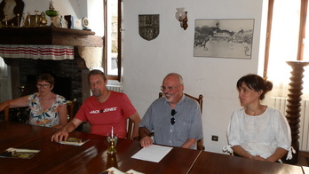 Philippe Aramendi, Elgarrekin Urruña alderdiko zerrenda buruak eman ditu azalpenak prentsaren aurean. NAIZ