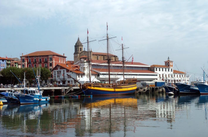 ‘Aita Guria’ baleontziaren artxiboko irudi bat. (Luis JAUREGIALTZO/FOKU)