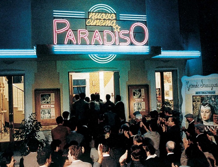 Cuando el cine formaba parte de la vida social en los pueblos pequeños. (NAIZ)