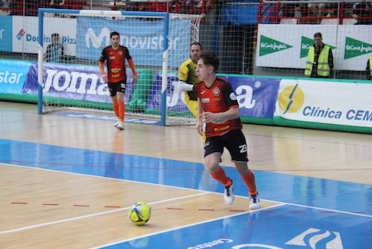 Uge se estrenó como goleador con la camiseta naranja en la 2019-2020. (RIBERA NAVARRA)