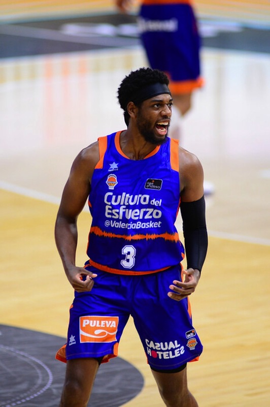 Jordan Loyd, autor de 26 puntos con 5 de 6 en triples, ha sido la gran estrella del triunfo de Valencia Basket. (J. M. CASARES / ACB PHOTO)