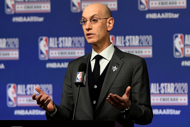 Adam Silver no piensa frenar la NBA pese a la covid-19. (Stacy REVERE / AFP PHOTO)
