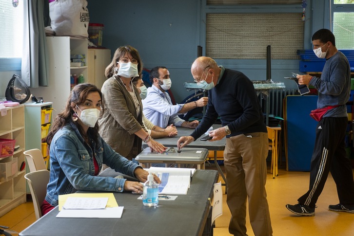 Herriko Etxeetako bozak osasun neurriekin iragan dira. (Guillaume FAUVEAU)