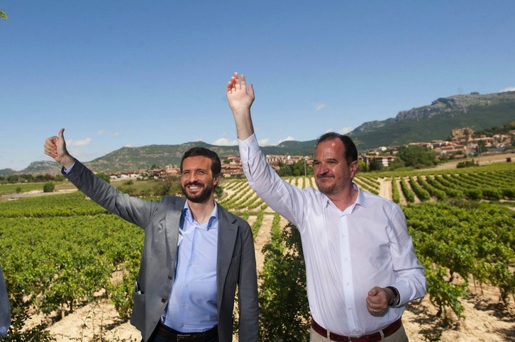 Casado y Iturgaiz en el acto de Bastida. (@PPmasCs)