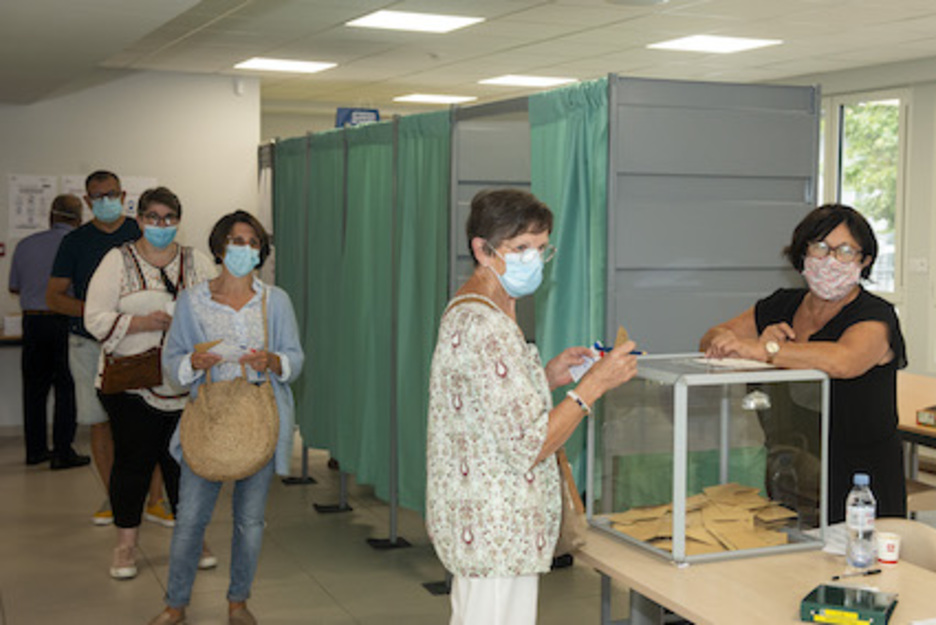 Herritarrak haien bozka ematen. © Guillaume Fauveau