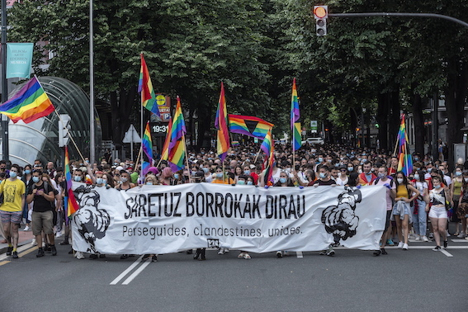 "Saretuz borrokak dirau" izan da Bilboko manifestazioko leloa. (Aritz LOIOLA/FOKU)