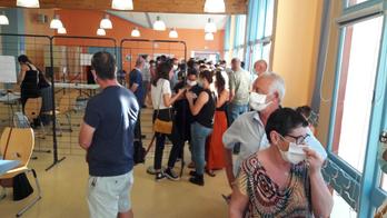 Photo d'ambiance qui montre la foule importante venue assister à l'annonce des résultats. ©Patrick GRACIET