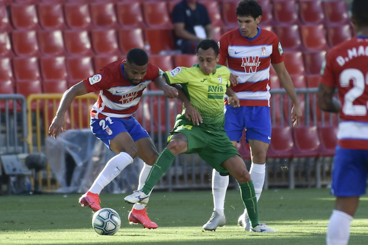 Orellana se ha despedido del Eibar con una sensacional actuación en Granada. (A.L. JUÁREZ/LOF)