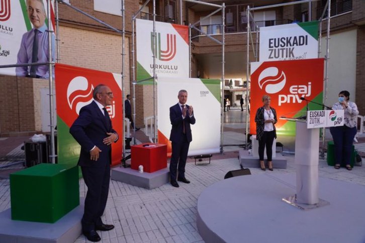 Ramiro Gonzalez eta Arantxa Tapiarekin batera mintzo da gaur Urkullu Oionen. (EAJ-PNV)