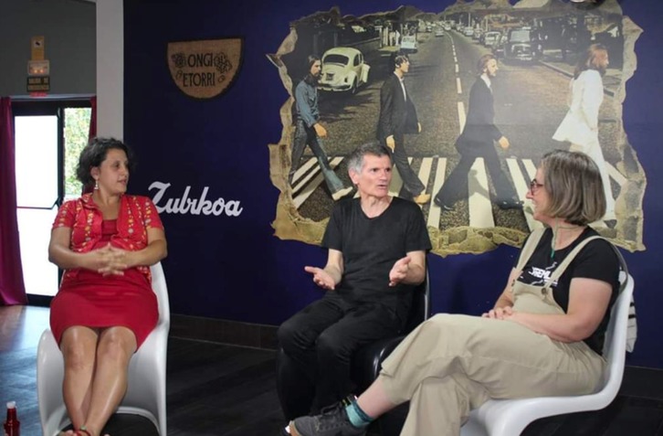 Aneguria, Ritxi Aizpurua eta Ane Zabala atzoko solasaldian. (NAIZ)